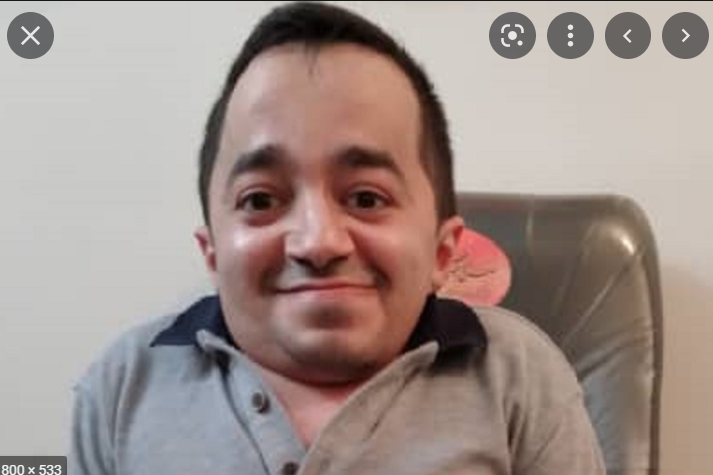 پوریا فریدن پور در مدرسه آنلاین دورآموز